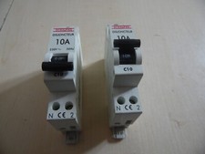 2 DISJONCTEURS DEBFLEX 10 A