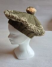 Fait main: Béret Femme en Laine avec Pompon. Couleur kaki et beige.