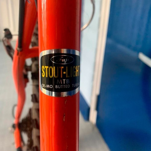 Autocollant autocollant tube