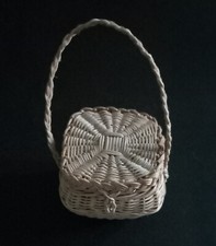 ANCIEN PETIT PANIER  DE POUPEE  EN OSIER AVEC RABAT DINETTE ENFANT JOUET