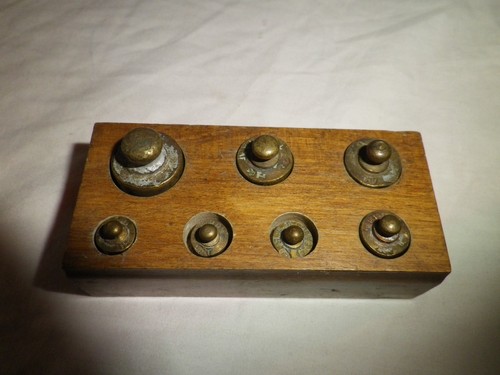 Ancienne boite poids en - de,