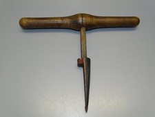 -ANCIEN OUTIL VRILLE ou BONDONNIERE MANCHE BOIS COLLECTION OUTILS ANCIENS   D