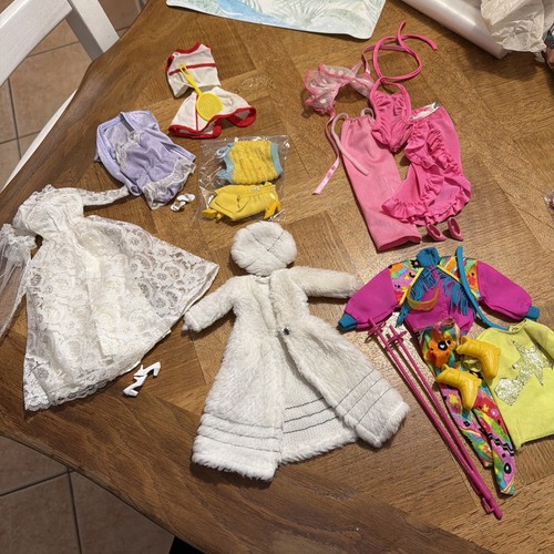 Barbie lot vêtements - vêtements, années