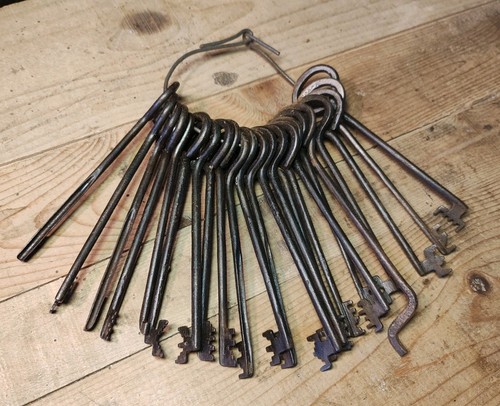 Trousseau clefs - de, 23