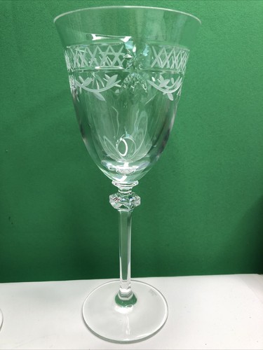One royal doulton - (1), crystal