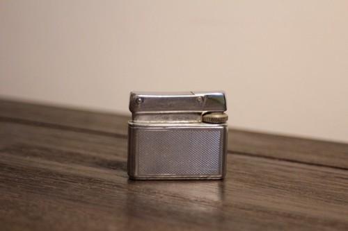Ancien briquet publicitaire - , en