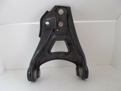 Bras inferieur triangle avant