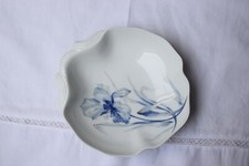 Ancienne Manufacture royale, porcelaine de Limoges. Ravier coupelle  iris bleu