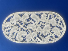 ancien napperon fait main: 29X 14 cm (H70/2 )