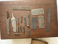 Lot De Filières Et Divers Outils Bijoutiers Anciens