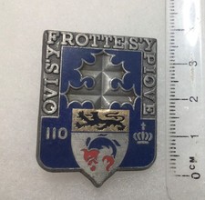 FRANCE INFANTERIE -Insigne 110° R.I. Régiment d’Infanterie  émail, dos lisse mat
