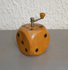 VINTAGE - ANCIEN MOULIN A POIVRE EN BOIS EN FORME DE DE - MARLUX