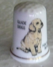 Dé à coudre de collection en porcelaine décoré d'un chien guide