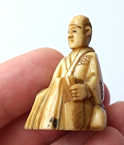 Figurine ancienne sculptée - ancienne,