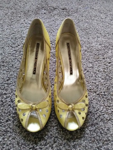 Escarpins cuir jaune ajouré