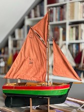 Voilier de bassin Vogu'enmer de la presqu'île de Guérande chalutier VG 50