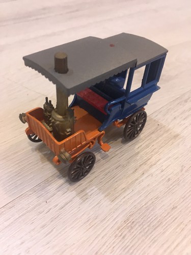 Ancienne voiture vapeur - ancienne, à