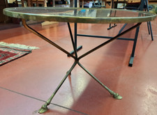 Maison JANSEN  Table basse ronde tripode a pieds sabots en bronze doré