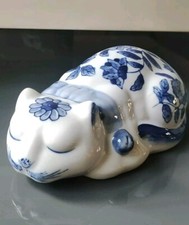 Sculpture chat Japonais style Kutani Imari  Motifs Floraux Tons Bleus/18x10 cm 