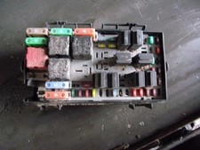 BOITE A FUSIBLE OPEL CORSA D