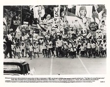 ORIGINAL VINTAGE CINEMA STILL PHOTO MOVIE THE YEAR OF LIVING DANGEROUSLY
