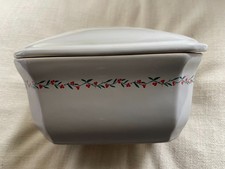 petite terrine pâté/foie gras blanche décor Noel - 14,5 cm x 11cm x 7c - TBE