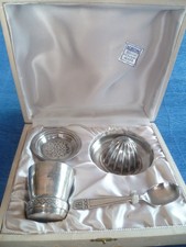 ENS.PRESSE AGRUME EN MET.ARGENTE STYL ART DECO POUR ENFANT DANS SON ECRIN