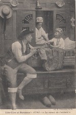 Carte postale - Lits clos et berceaux -  Le reveil de l'enfant
