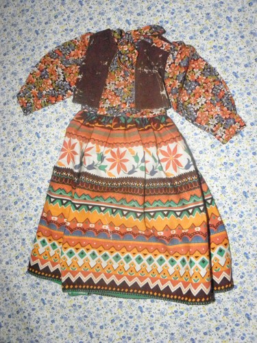 Tenue présentation poupée - de,