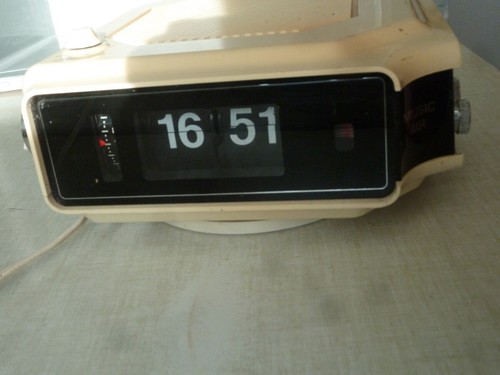 Radio réveil vintage flip