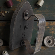 Fer à repasser ancien en fonte avec anse forgée patine d’origine déco vintage