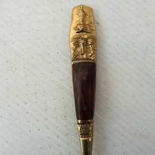 * C - Cuillère de collection