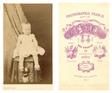 Franck, Paris, bébé en jupon
