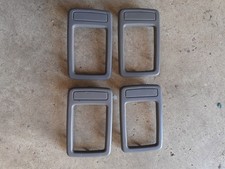 4 entourage gris  poignee de