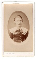 photo (c d v) :  jeune fille,studio  Anatole Van Den Hove début  1874