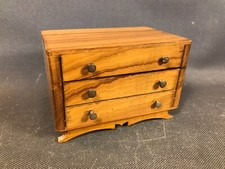 Ancienne petite boite à bijoux en bois avec écrin forme de commode vintage