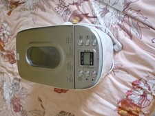 MACHINE A PAIN SILVERCREST . SBB 850W  E1  .  COMME NEUVE  .  TBE .