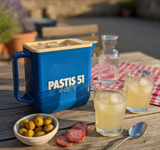 Pichet à Eau Vintage PASTIS 51 en Plastique Bleu | Carafe de Bar Rétro