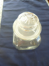 bocal à bonbons en verre moulé, années 50. beau couvercle , qui ferme très bien