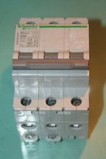 Disjoncteur   3P, courbe D, 50A, 415V, Icu = 10kA, M6.5 SCHNEIDER  OSMC65H3D50