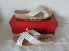 Sandales blanches ouvertes semelles cuir T 39