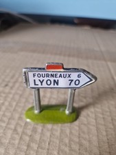 panneau routier  quiralu