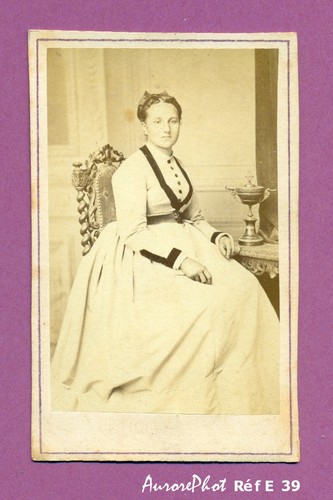 Cdv femme second - second, assise
