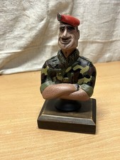 Petite Figurine En Résine