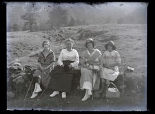 Femmes Forêt c1920 Photo NEGATIVE Plaque de verre Vintage VR18L2n12