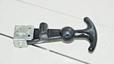 Attache-capot neuf d'époque