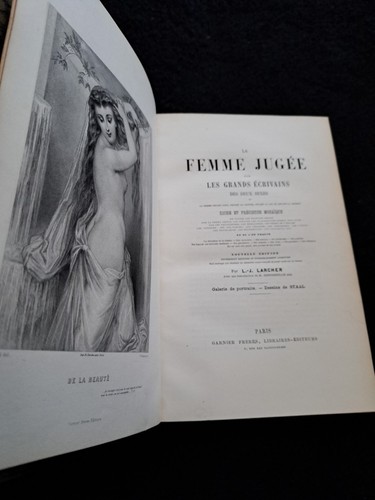 Femme jugé par les - les, grands