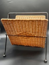 Porte revue métal et rotin pliable