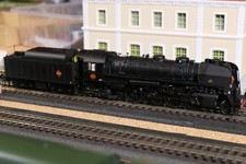 JOUEF HO SNCF Locomotive 141 R 1173 fuel digitale réf HJ2104 comme neuve