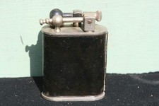 grand briquet à essence ancien de table de salon ministère des finances.